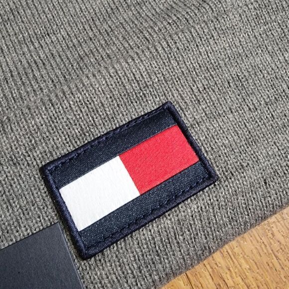 Tommy Hilfiger Gray Beanie Hat Gray Logo Fleece Cable Embroidered Logo Unisex - Picture 3 of 5